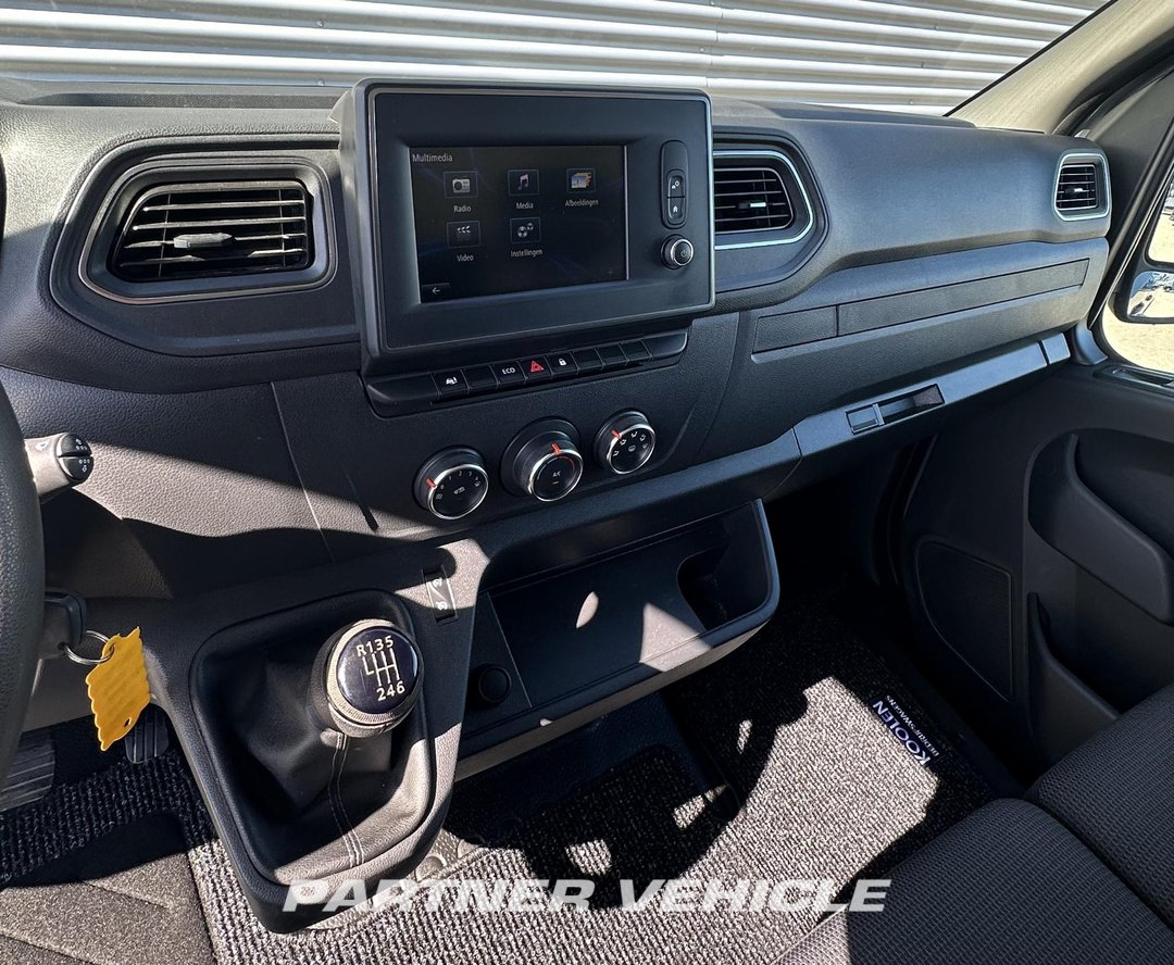 frontLeft : Renault Master 180PK Gesloten bestelwagen