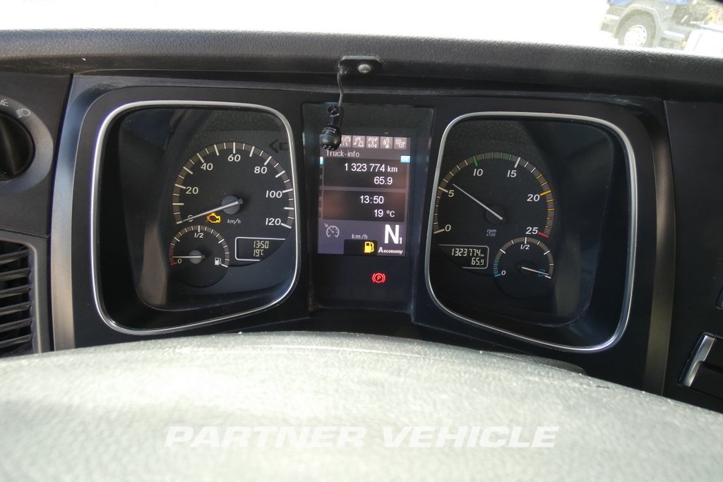 frontLeft : Mercedes Actros 1845 Cap tractor