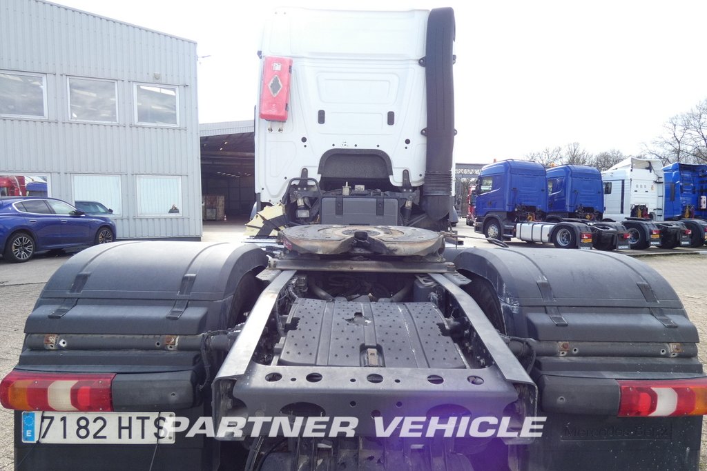 frontLeft : Mercedes Actros 1845 Cap tractor