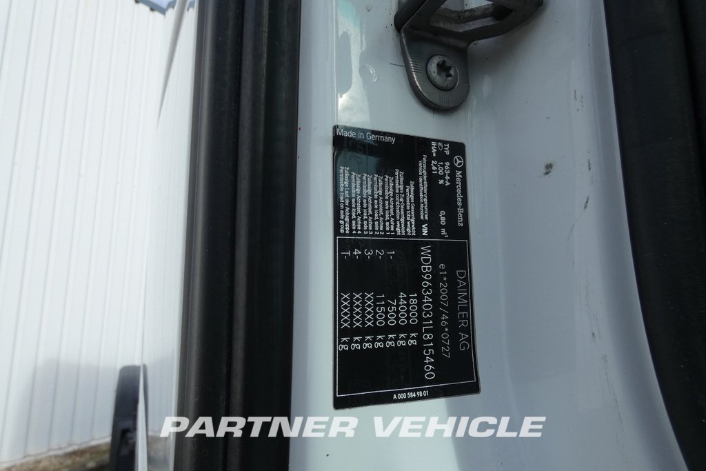 frontLeft : Mercedes Actros 1845 Cap tractor