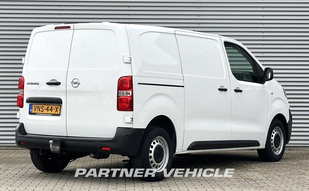 frontLeft : Opel Vivaro 120PK Suljettu pakettiauto