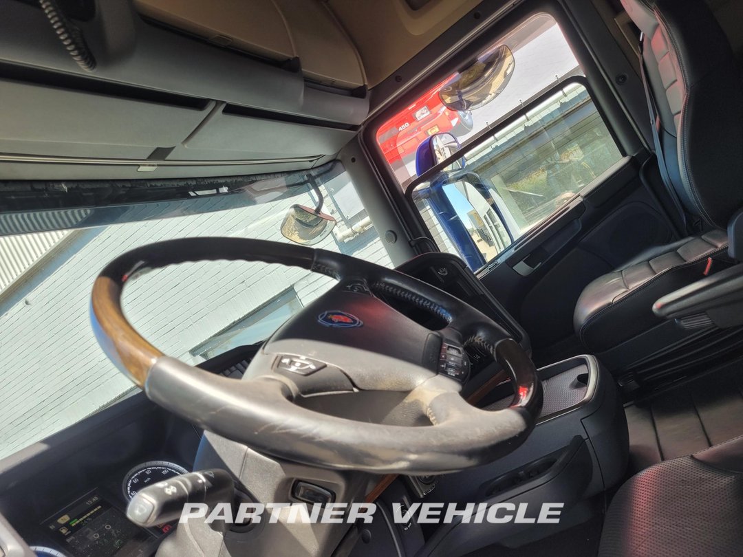 frontLeft : Scania R580 Tractor Unit