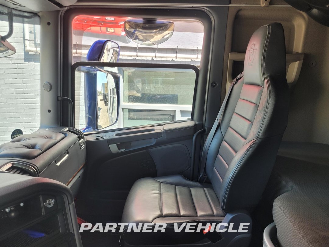 frontLeft : Scania R580 Tractor Unit