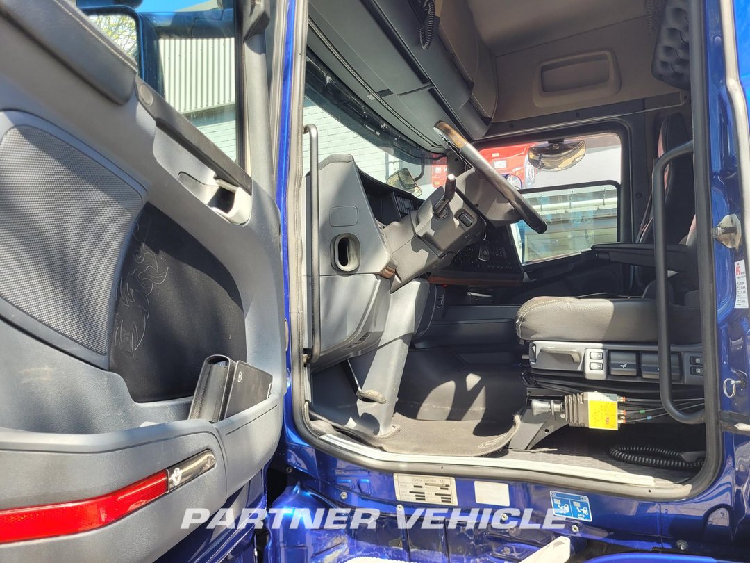 frontLeft : Scania R580 Tractor Unit