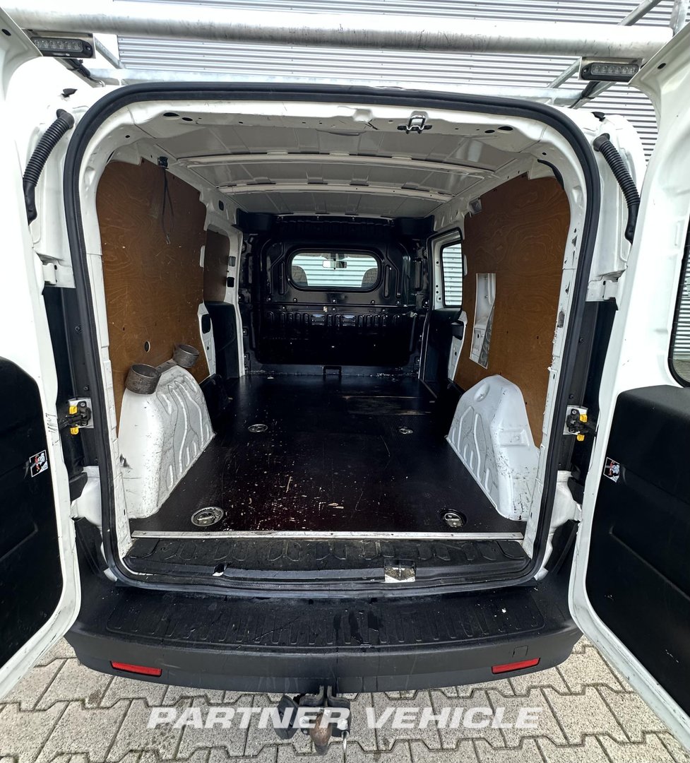 frontLeft : Fiat 1.4 T-jet CNG/Benzine Kastenwagen