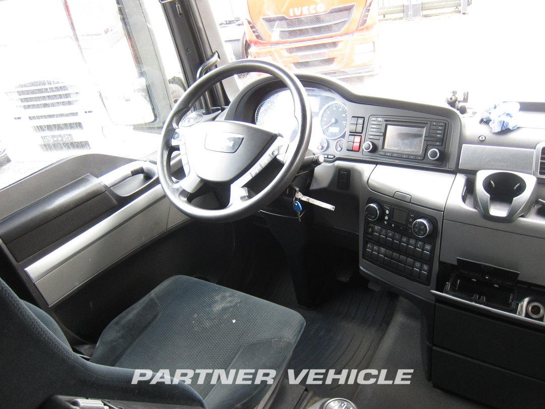 frontLeft : MAN TGX 18.440 XXL Влекач