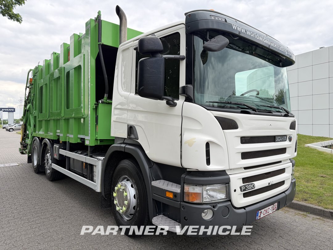 frontLeft : Scania P320 Camion de basura