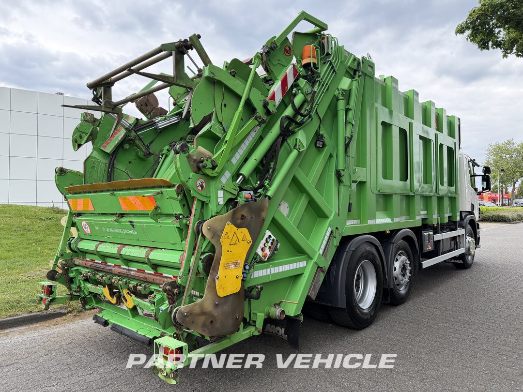 frontLeft : Scania P320 Camion de basura
