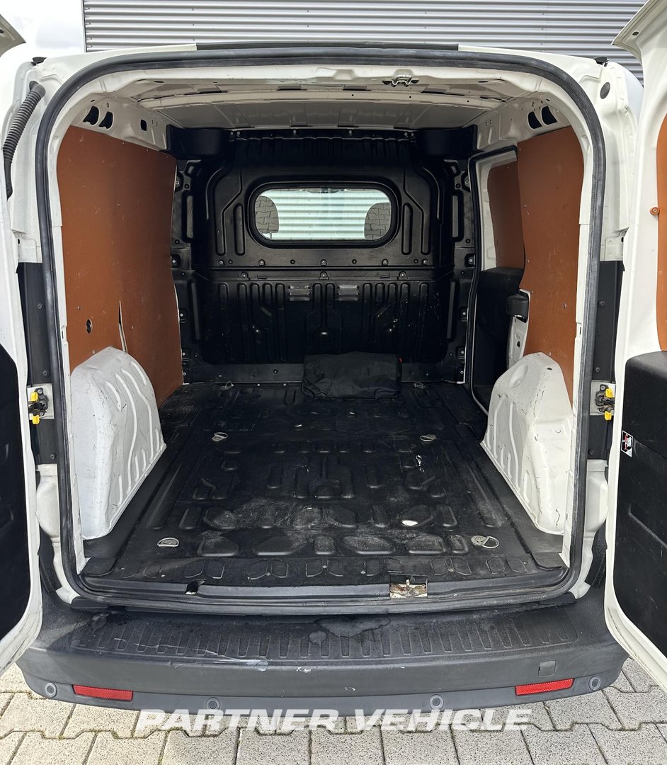 frontLeft : Fiat Doblo 1.3 MJ MARGE Furgão