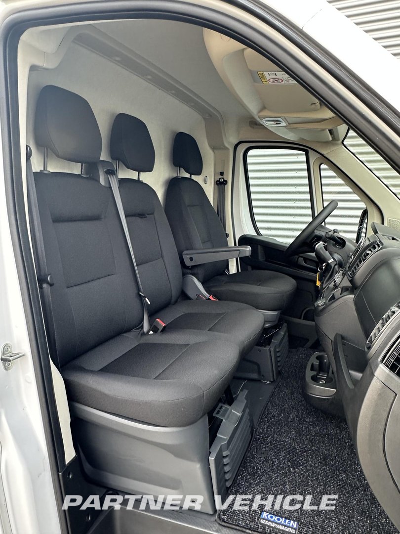frontLeft : Fiat Ducato 180PK Furgonetka