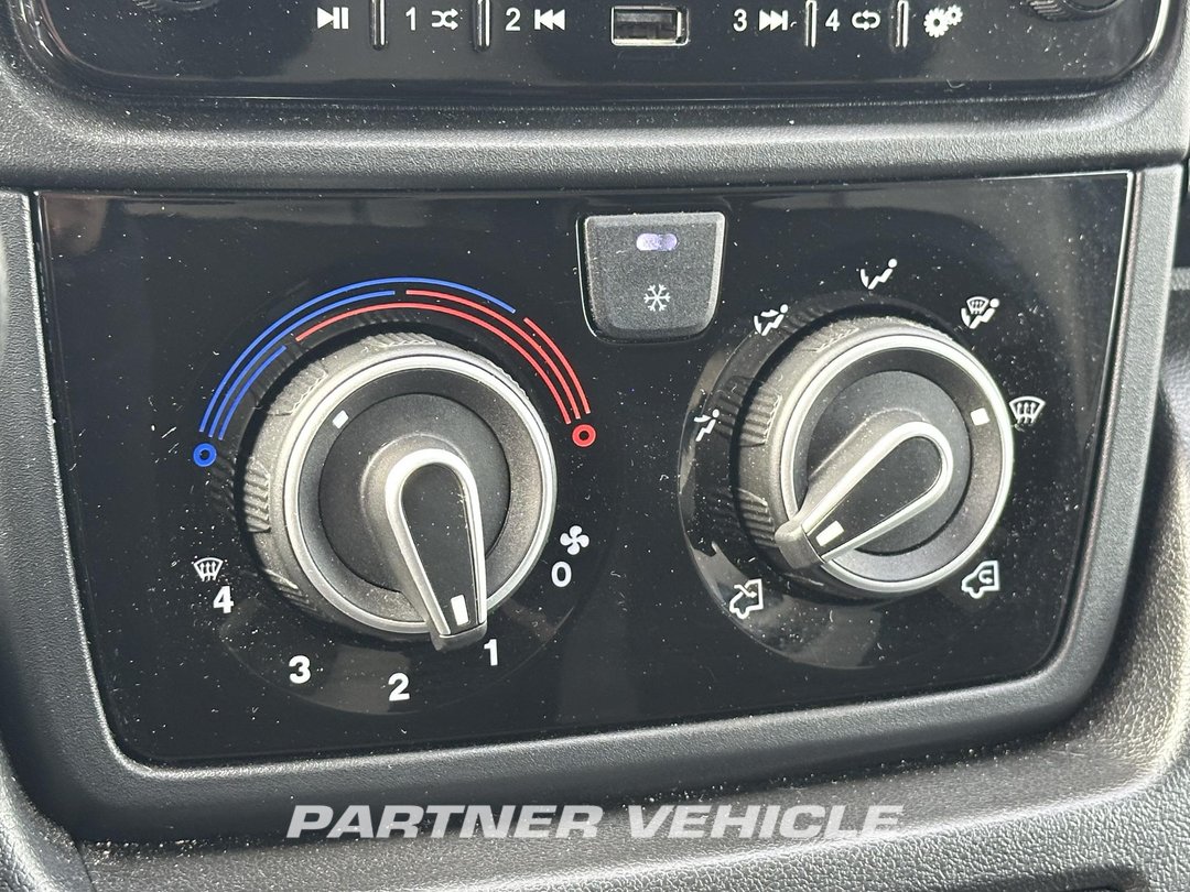 frontLeft : Fiat Ducato 180PK Furgonetka