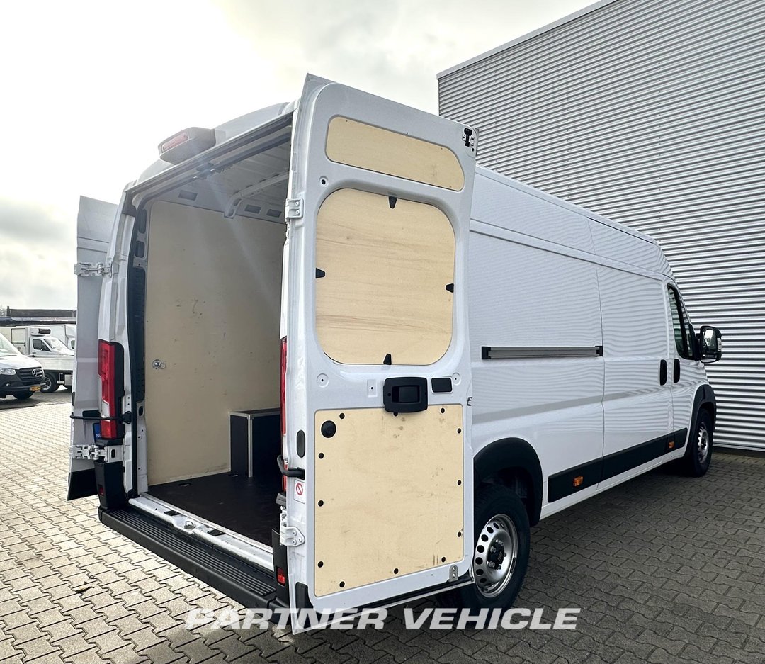 frontLeft : Fiat Ducato 180PK Furgonetka