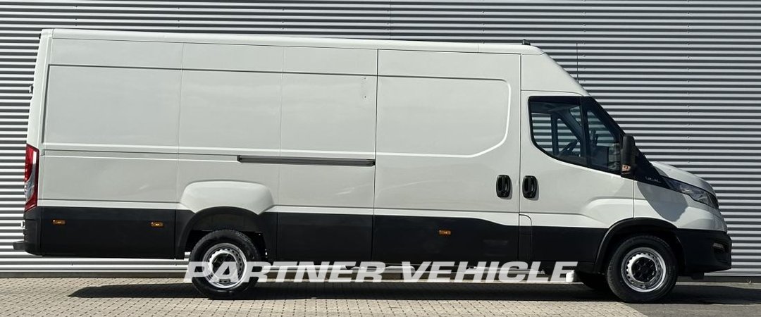 frontLeft : Iveco Daily 35S14 Lukket varevogn