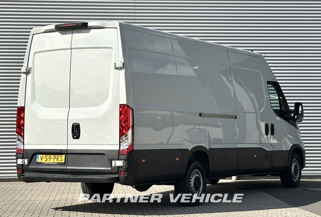 frontLeft : Iveco Daily 35S14 Lukket varevogn