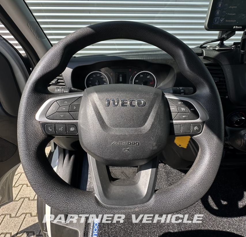 frontLeft : Iveco Daily 35S14 Lukket varevogn