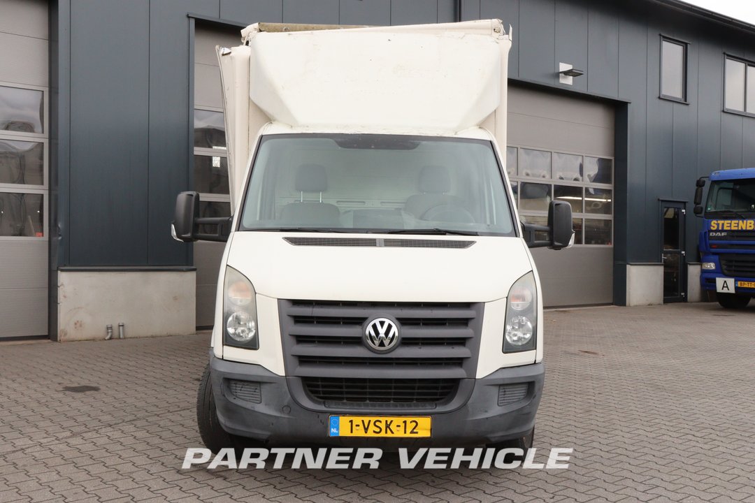 frontLeft : Volkswagen Crafter 160pk BE Kombination