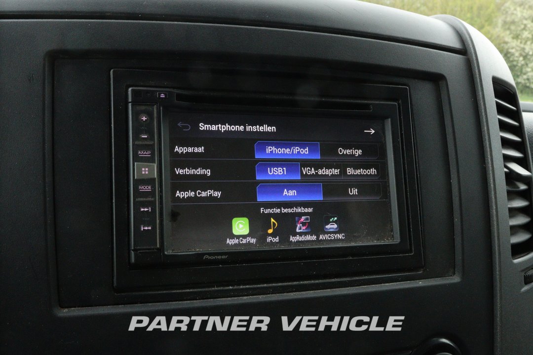 frontLeft : Volkswagen Crafter 160pk BE Kombination