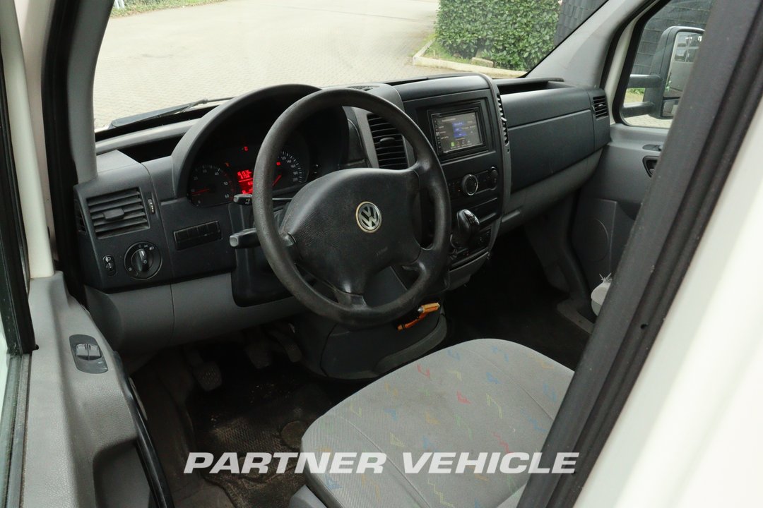 frontLeft : Volkswagen Crafter 160pk BE Kombination