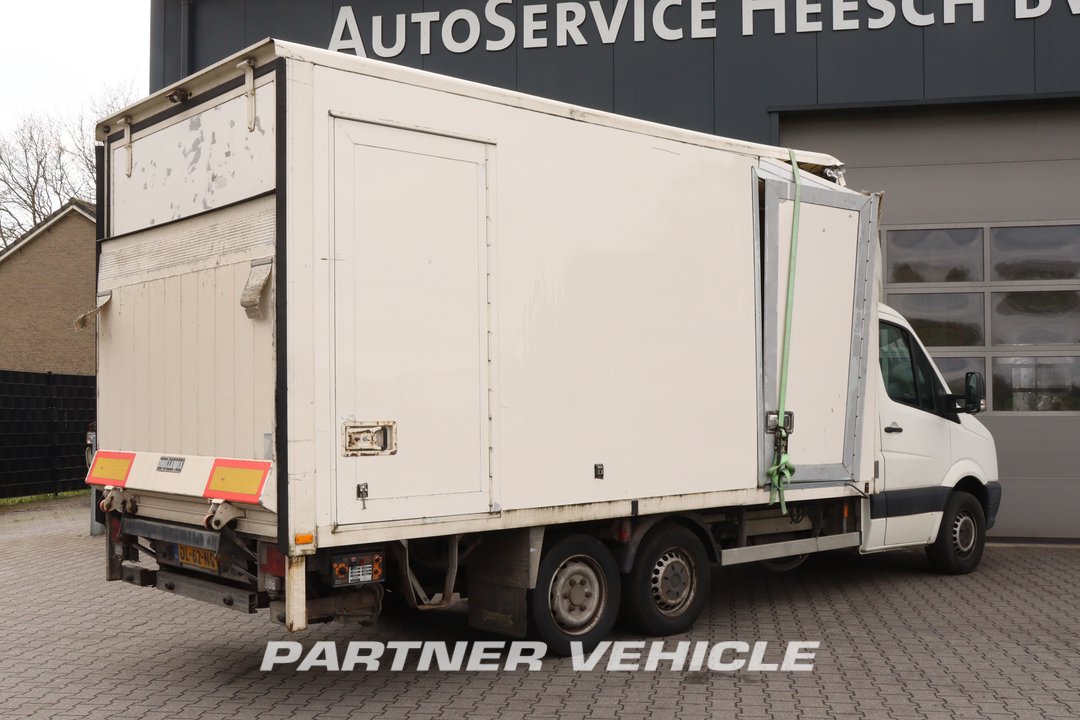 frontLeft : Volkswagen Crafter 160pk BE Kombination