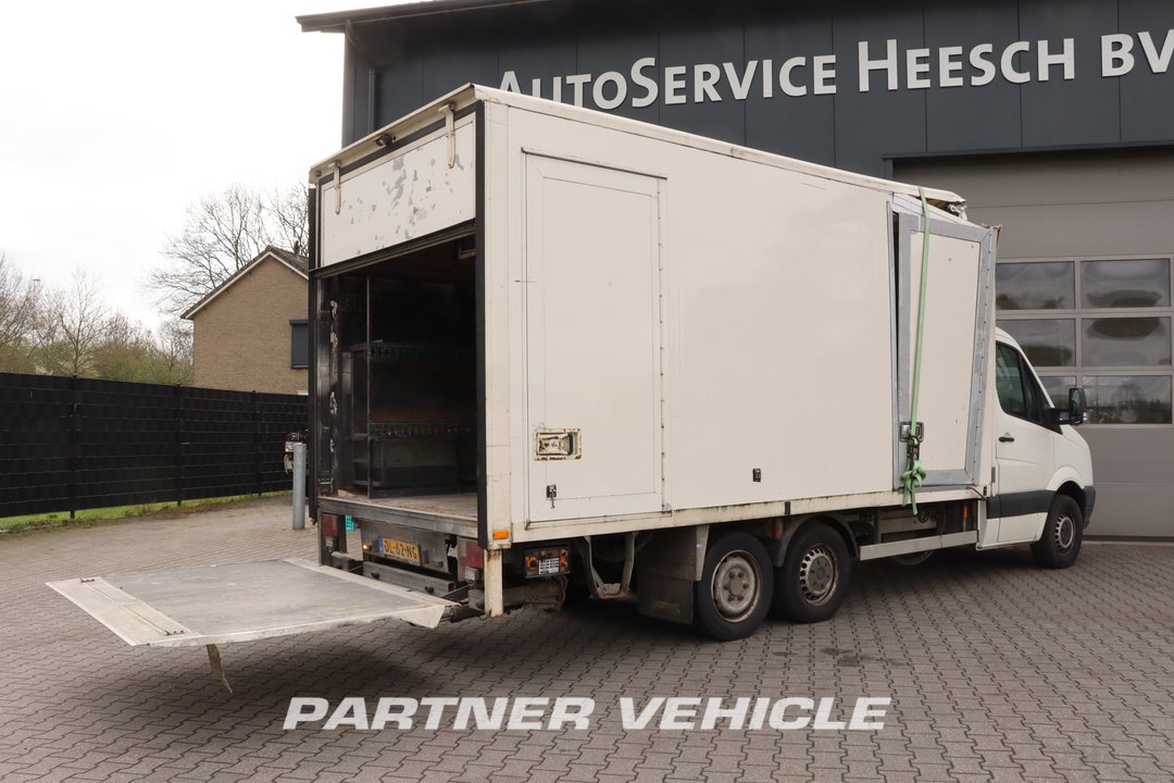 frontLeft : Volkswagen Crafter 160pk BE Kombination