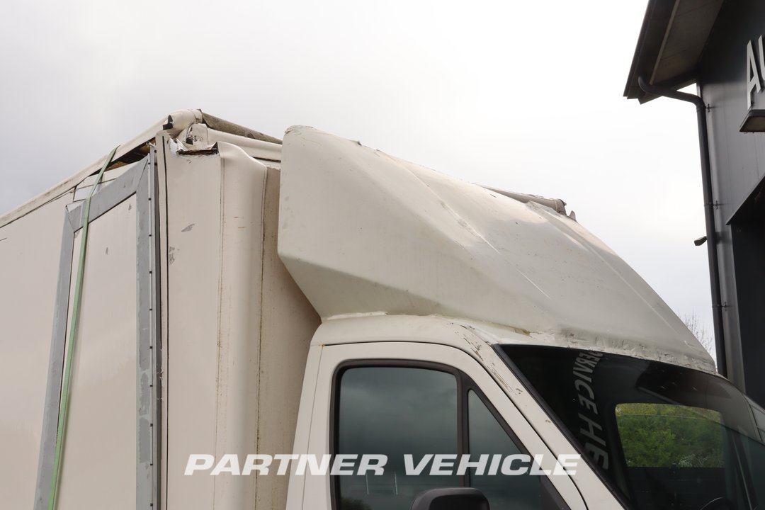 frontLeft : Volkswagen Crafter 160pk BE Kombination