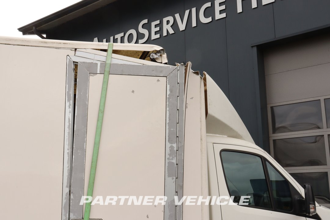 frontLeft : Volkswagen Crafter 160pk BE Kombination
