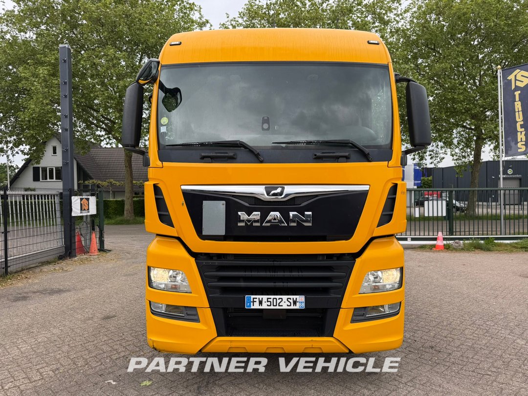 frontLeft : MAN TGX 18.470 Trækker