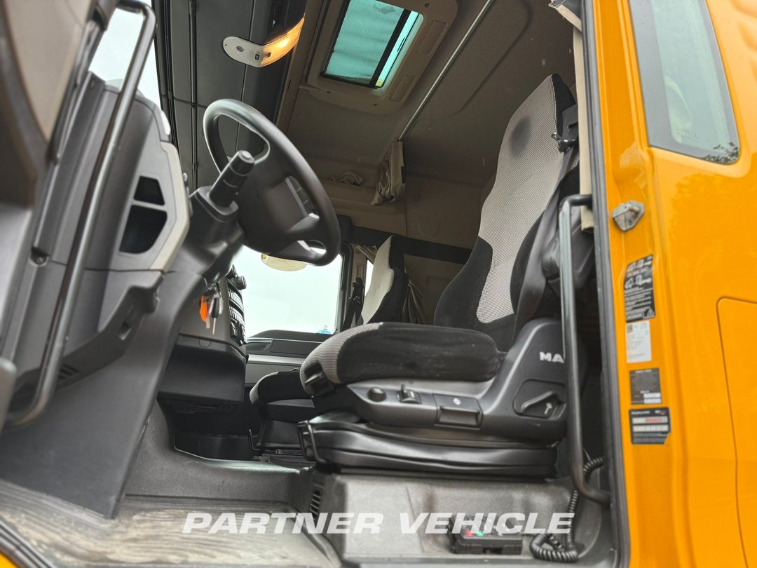 frontLeft : MAN TGX 18.470 Trækker