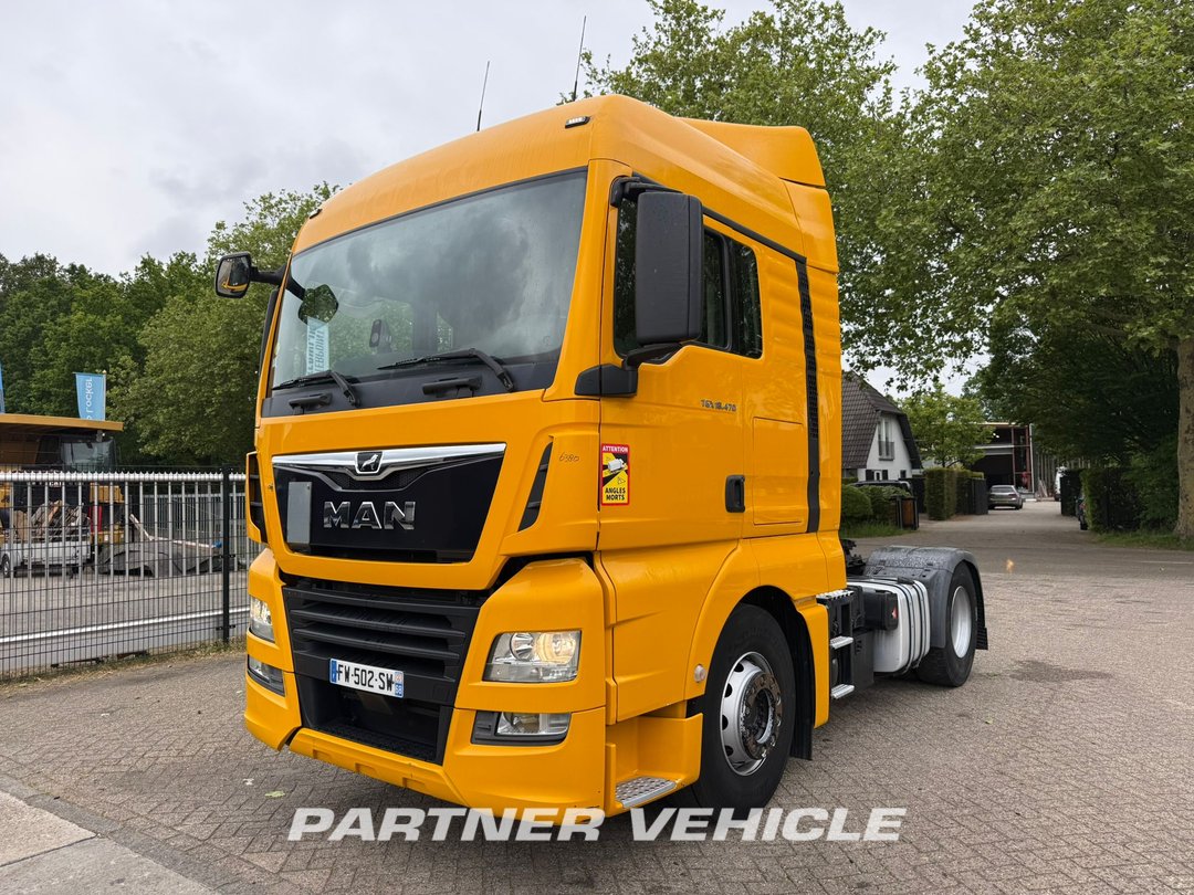 frontLeft : MAN TGX 18.470 Trækker
