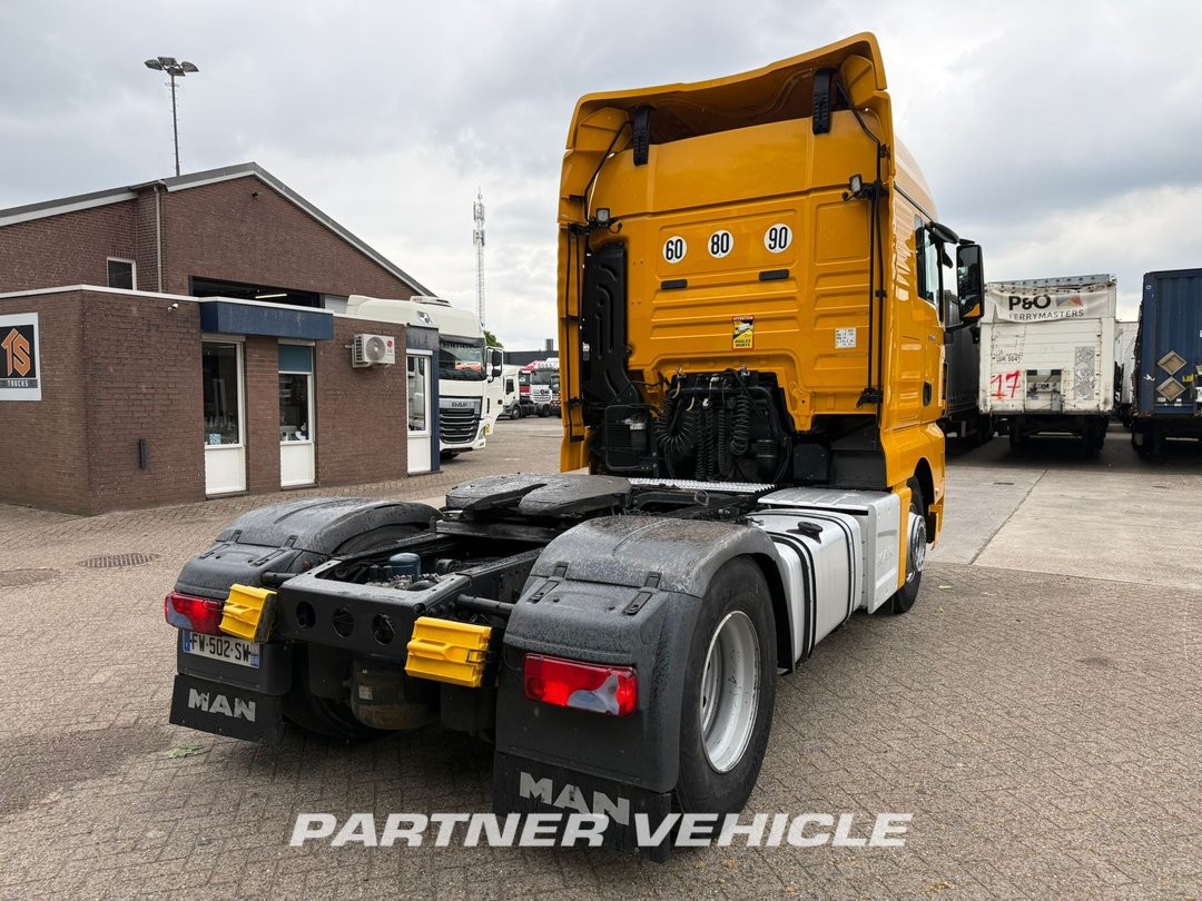 frontLeft : MAN TGX 18.470 Trækker