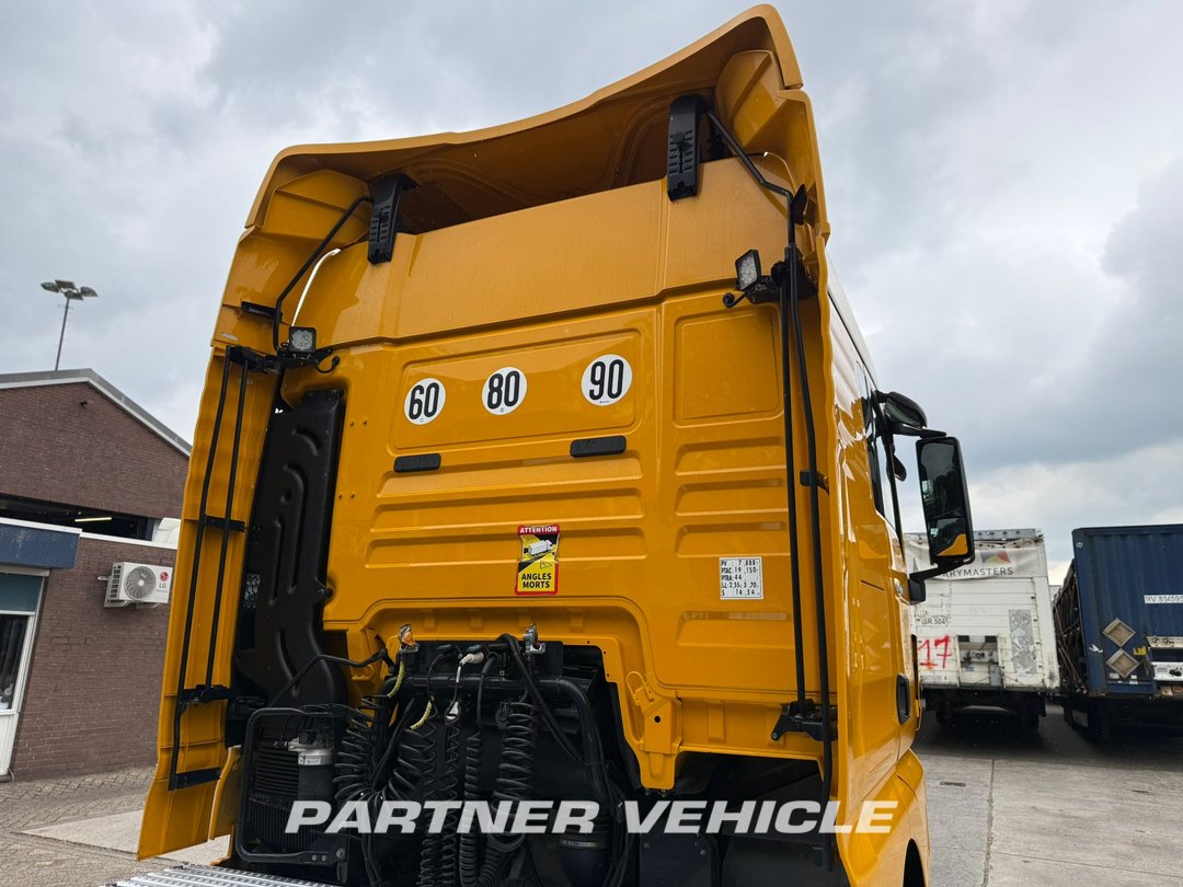 frontLeft : MAN TGX 18.470 Trækker