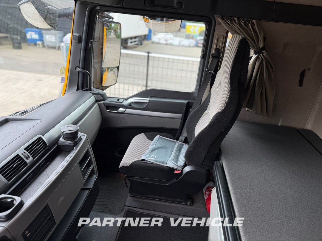 frontLeft : MAN TGX 18.470 Trækker