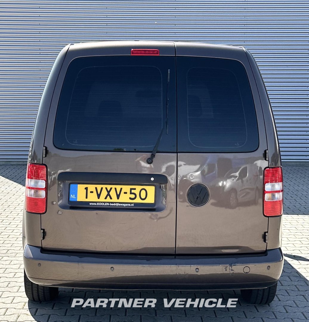 frontLeft : Volkswagen Caddy 102PK Затворен ван