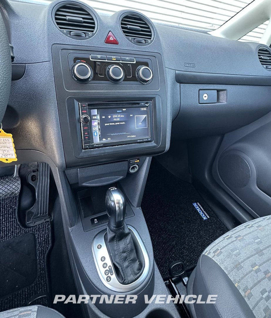 frontLeft : Volkswagen Caddy 102PK Затворен ван