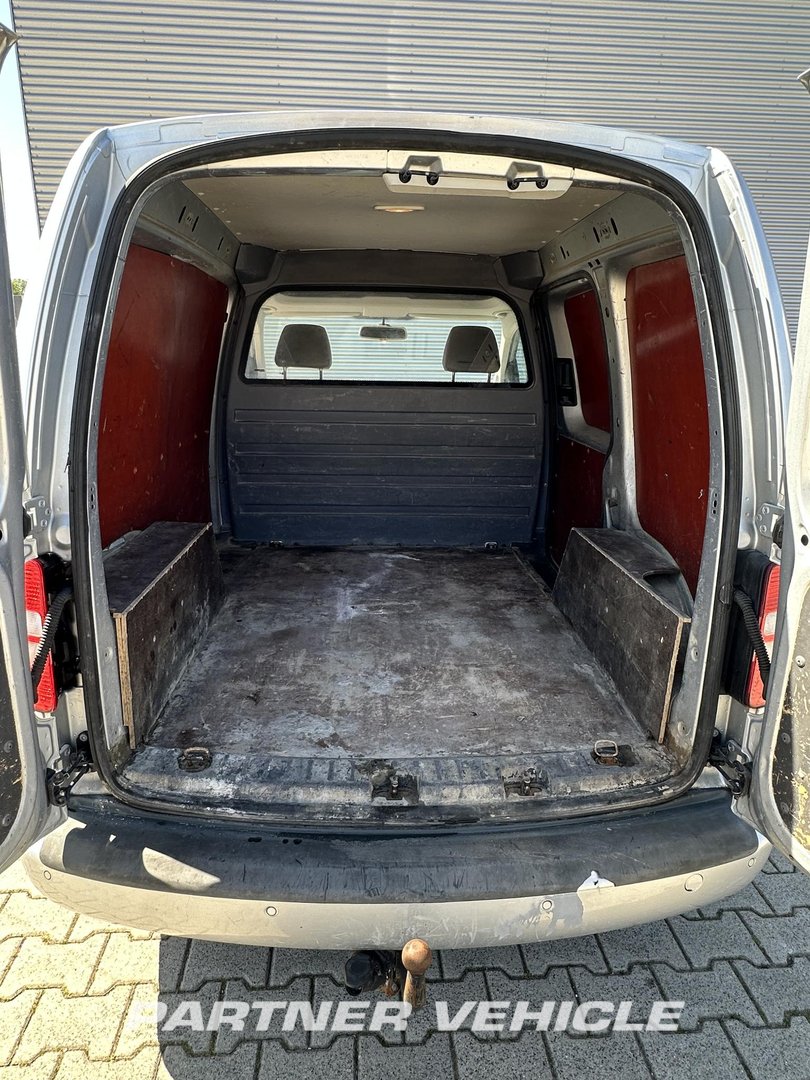 frontLeft : Volkswagen Caddy 102PK Затворен ван