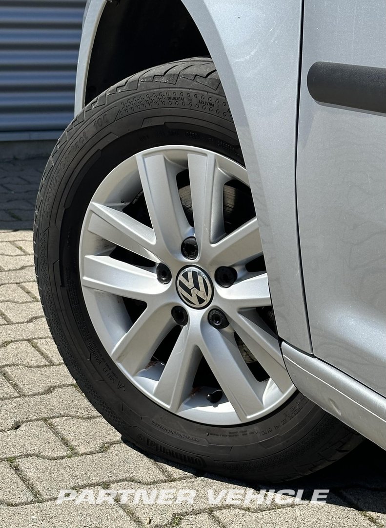 frontLeft : Volkswagen Caddy 102PK Затворен ван