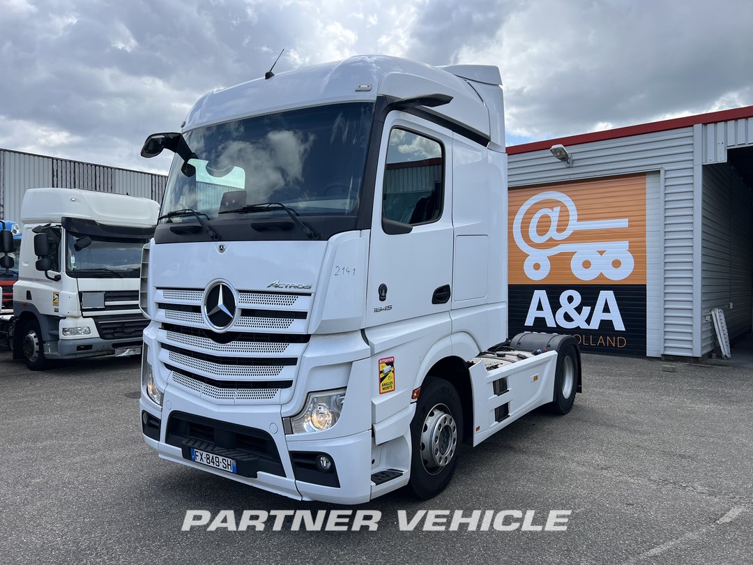 frontLeft : Mercedes Actros 1845 Tractor