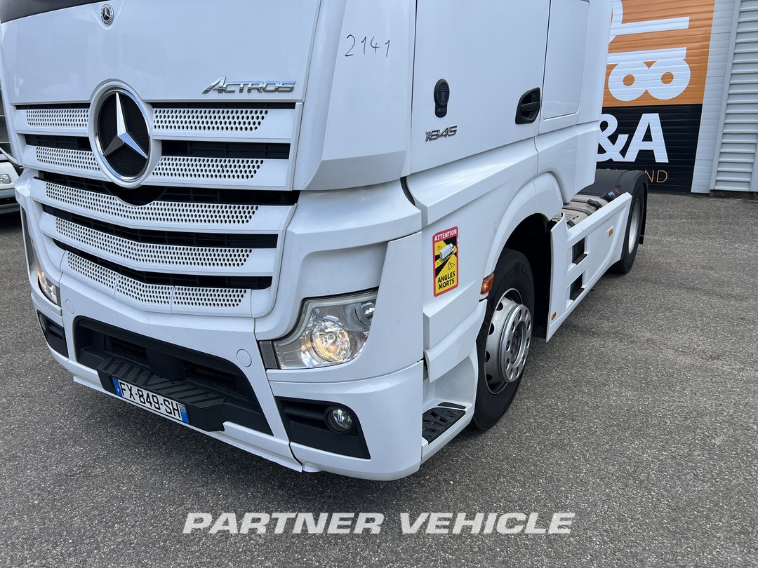 frontLeft : Mercedes Actros 1845 Tractor
