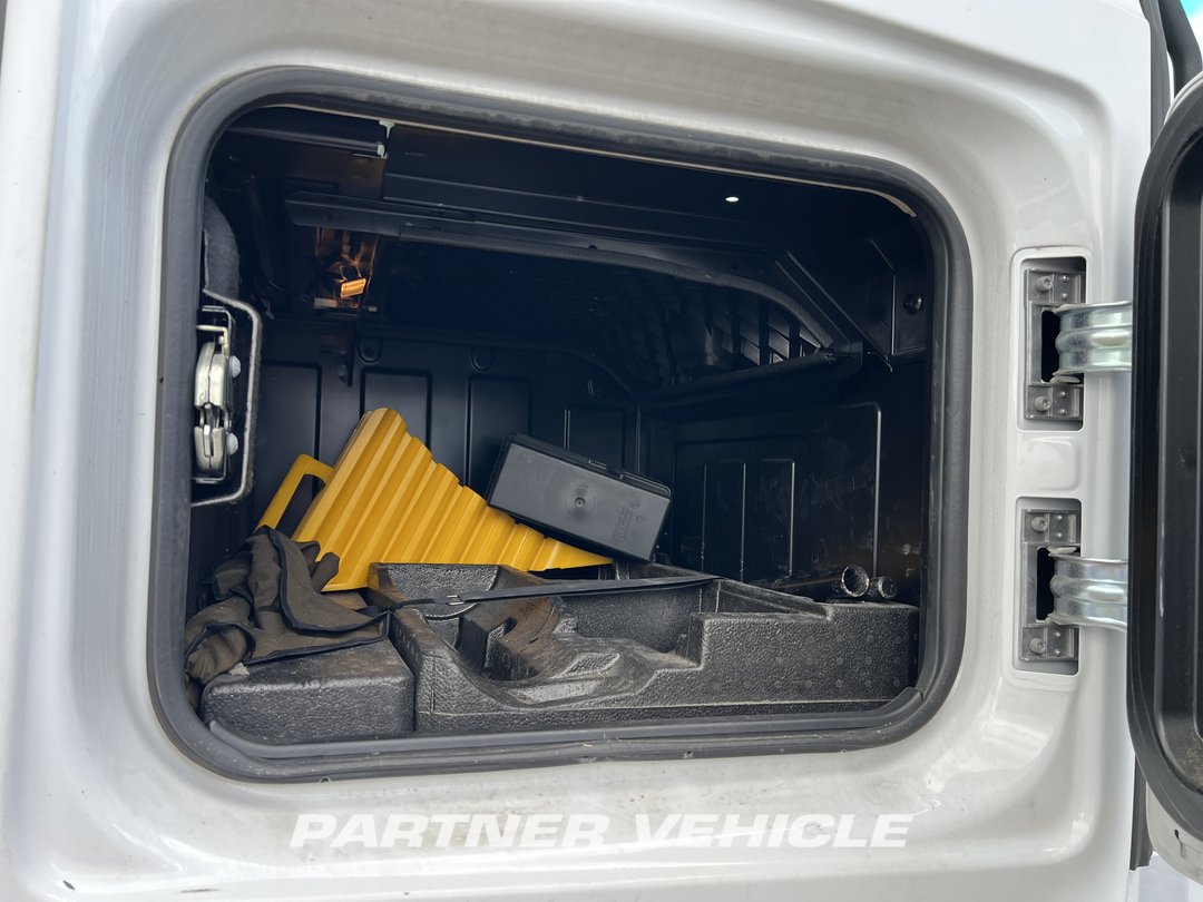 frontLeft : Mercedes Actros 1845 Tractor