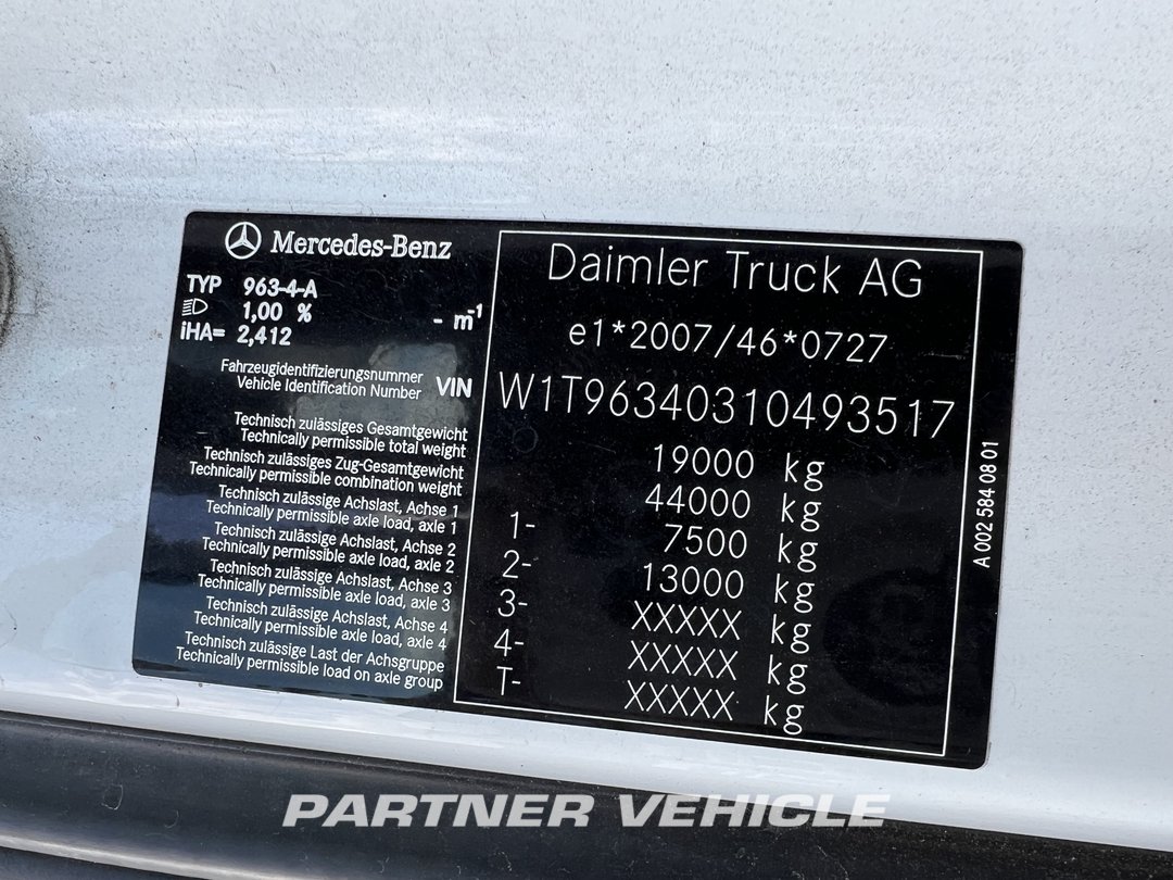 frontLeft : Mercedes Actros 1845 Tractor