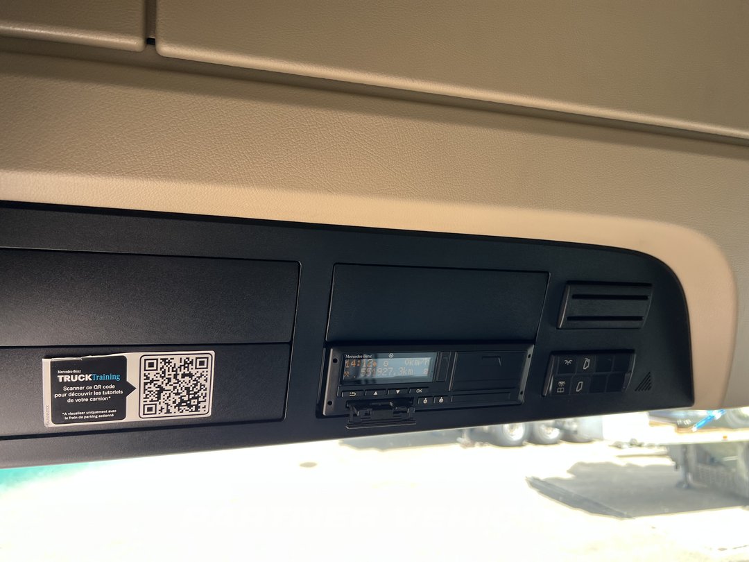 frontLeft : Mercedes Actros 1845 Tractor