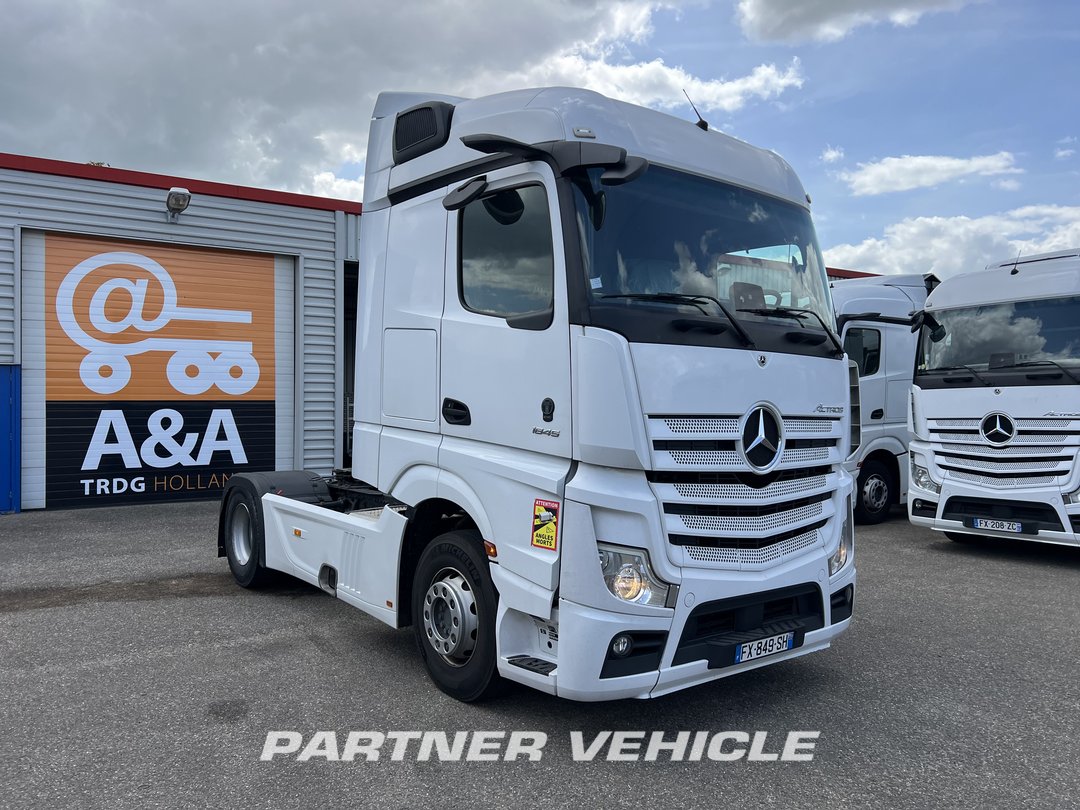 frontLeft : Mercedes Actros 1845 Tractor
