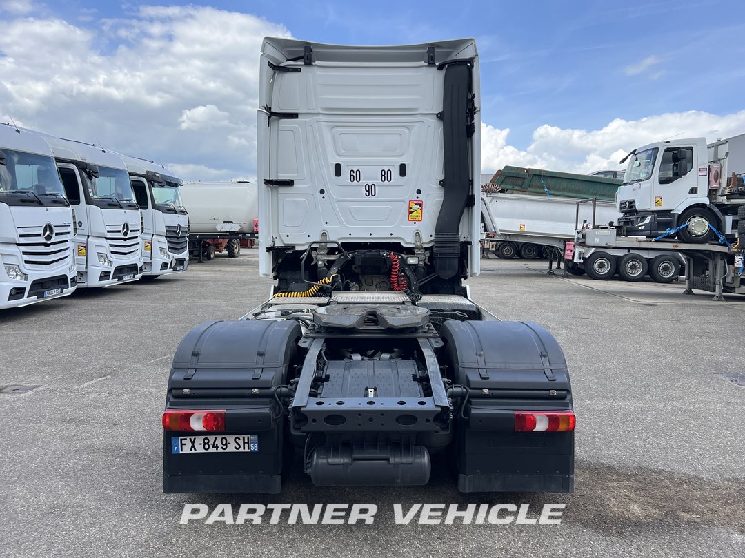 frontLeft : Mercedes Actros 1845 Tractor