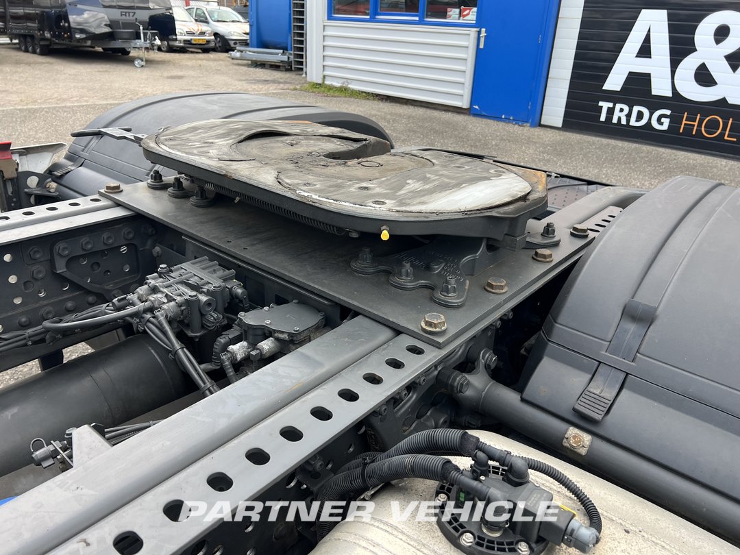frontLeft : Mercedes Actros 1845 Tractor