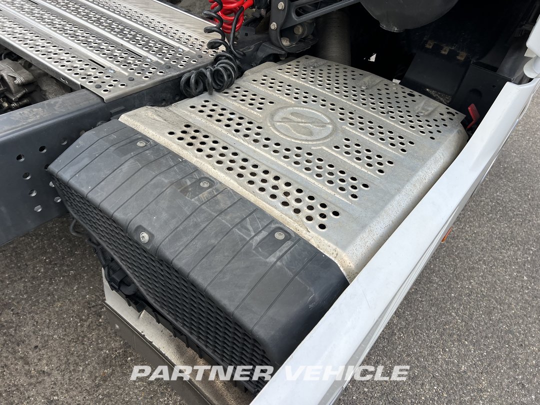 frontLeft : Mercedes Actros 1845 Tractor
