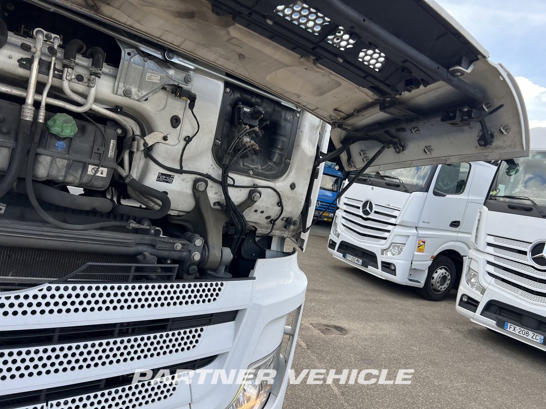 frontLeft : Mercedes Actros 1845 Tractor