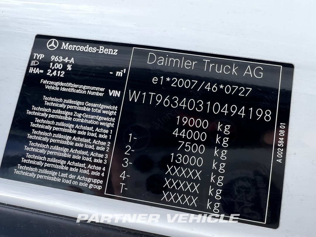 frontLeft : Mercedes Actros 1845 Cap tractor