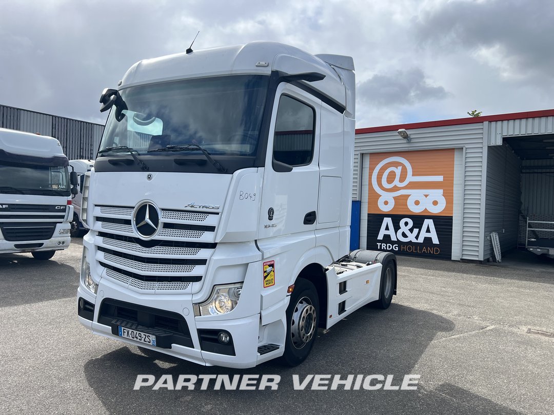 frontLeft : Mercedes Actros 1845 Cap tractor