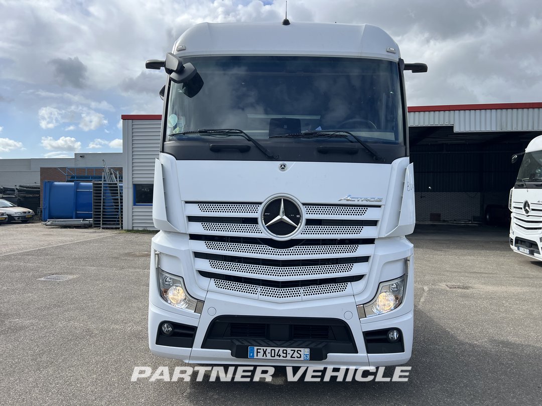 frontLeft : Mercedes Actros 1845 Cap tractor