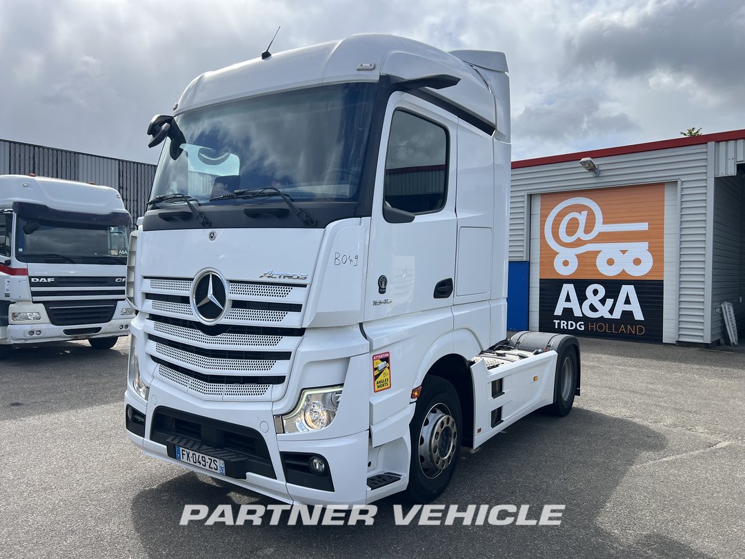 frontLeft : Mercedes Actros 1845 Cap tractor